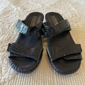 La Plume black leather sandals velcro adjustable straps - women's US 8